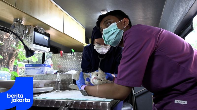 Warga Pulogadung Antusias Manfaatkan Layanan Klinik Hewan Keliling
