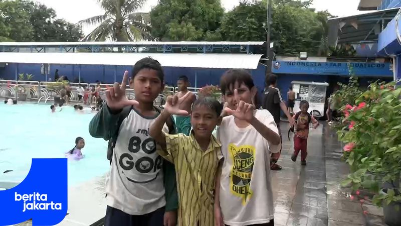 Rayakan HUT ke-499 Jakarta, Warga Antusias Nikmati Penggratisan Kolam Renang GOR Otista