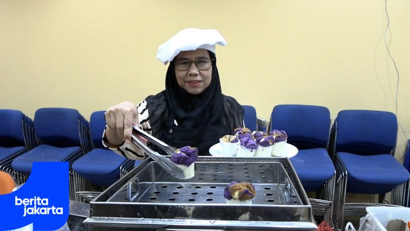 10 Ibu-ibu dari Keluarga Kurang Mampu Dilatih Menjadi UMKM