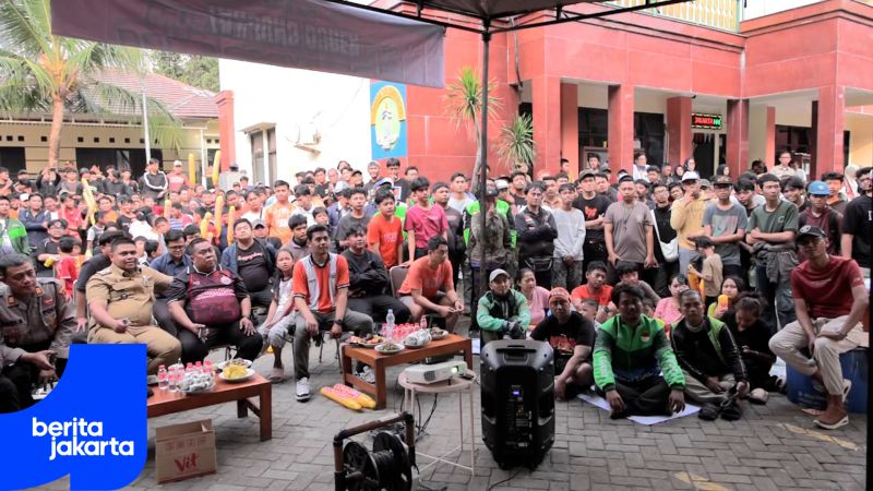 Kemeriahan Nobar Persija VS Persib Di Kantor Kelurahan TDS
