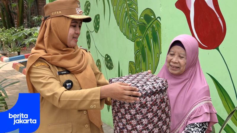 Warga Paseban Ubah Sampah Plastik Sachet Jadi Kerajinan Tangan Bernilai