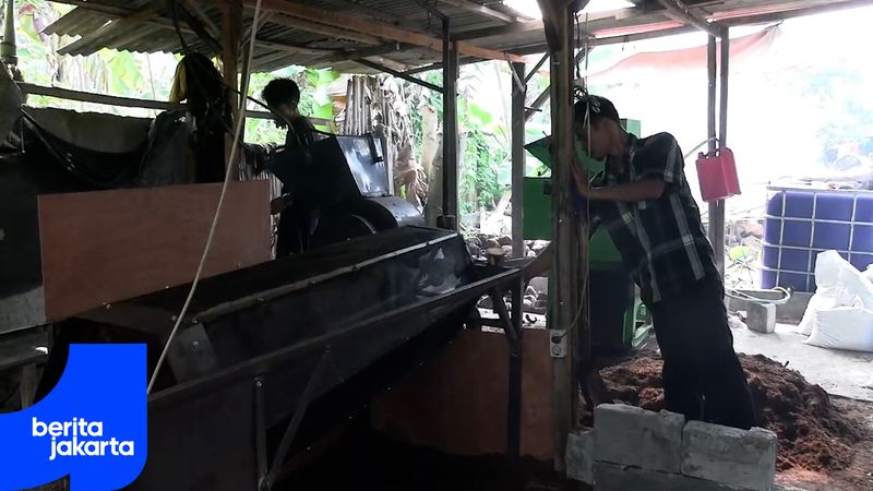 Warga RW 03 Pulo Gebang Sulap Limbah Batok Kelapa Jadi Cocopeat