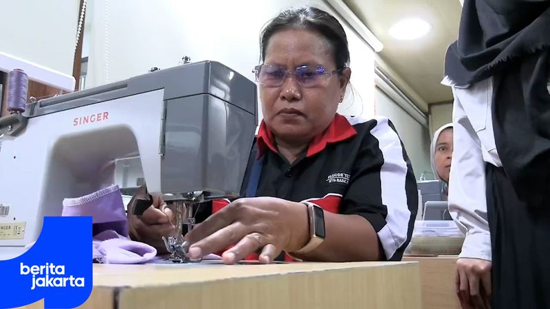 Kembangkan Potensi, Warga Kelurahan Jatinegara Ikuti Pelatihan Menjahit