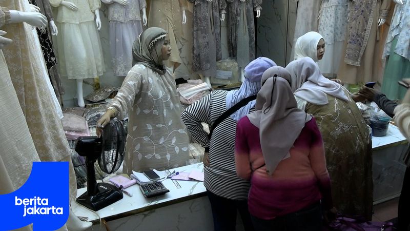 Omzet Penjual Pakaian di Blok A Tanah Abang Melonjak Tajam