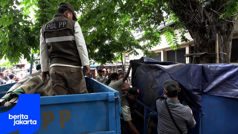 Program “Tampan” Tambora Gencarkan Penertiban PKL dan Pilah Sampah