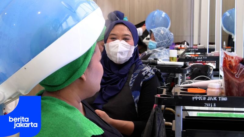 Peserta Pelatihan Kecantikan PPKD Jaktim Praktik Langsung Layani Masyarakat