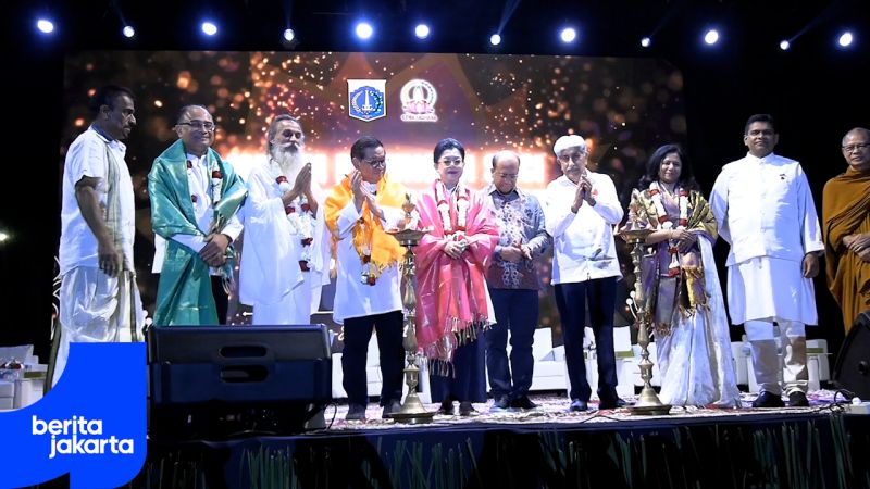 Ribuan Masyarakat Lintas Agama Hadiri Malam Renungan Suci di Monas