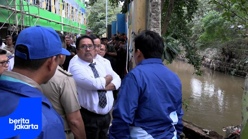 Rano Pastikan Penanganan Pascabanjir  di Pasar Cipulir Berjalan Maksimal