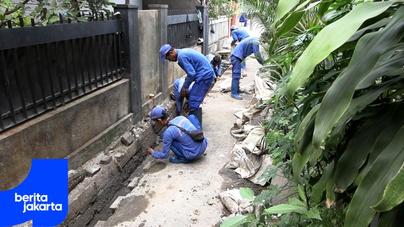 Saluran Air di Jalan Paseban Timur Dinormalisasi