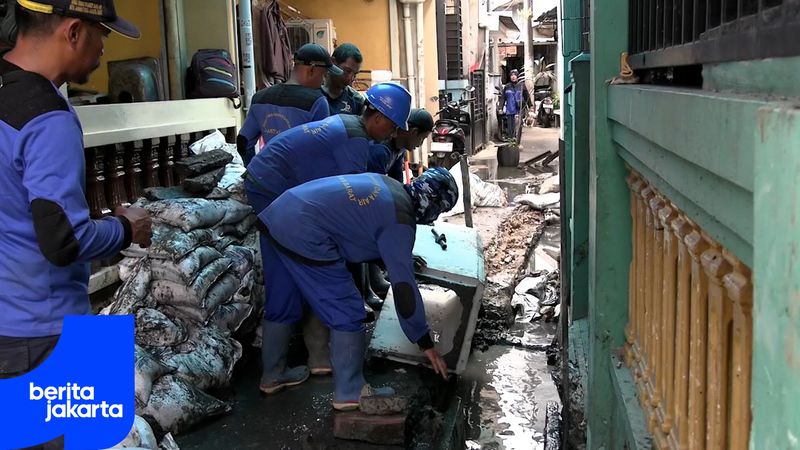 SDA Kebon Jeruk Perbaiki Saluran di Jalan SMA 57