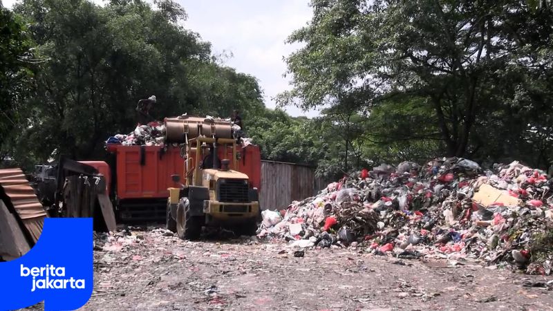 Sudin LH Jaktim Kebut Pembersihan Sampah di CBS
