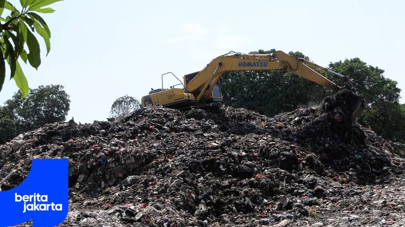Ratusan Ton Sampah di Hutan Kota Penjaringan Dibersihkan