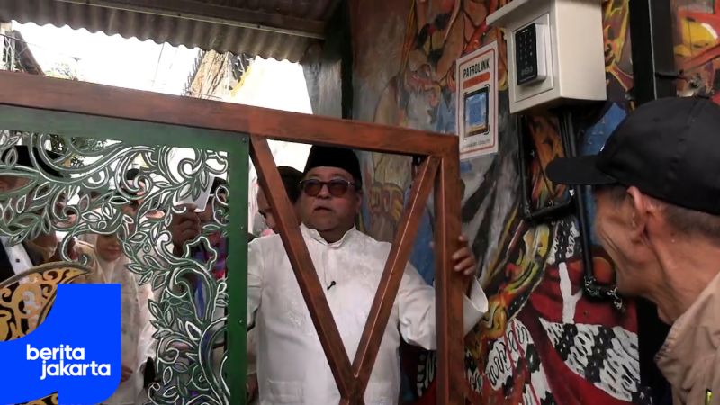 Rano Serahkan Hewan Kurban di RT Viral Kelurahan Gandaria Utara