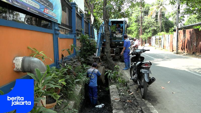 Satpel SDA Pesanggrahan Kuras Saluran Air Jalan Kemajuan Raya