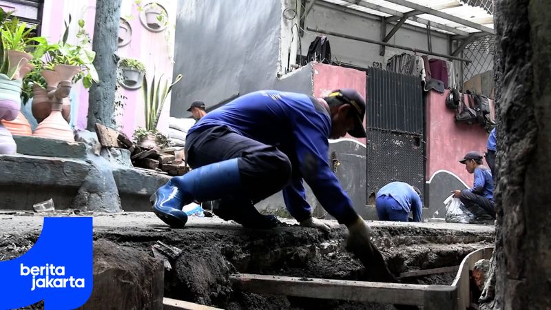 Satpel SDA Tambora Kebut Perbaikan Saluran Air di Jalan Tambora