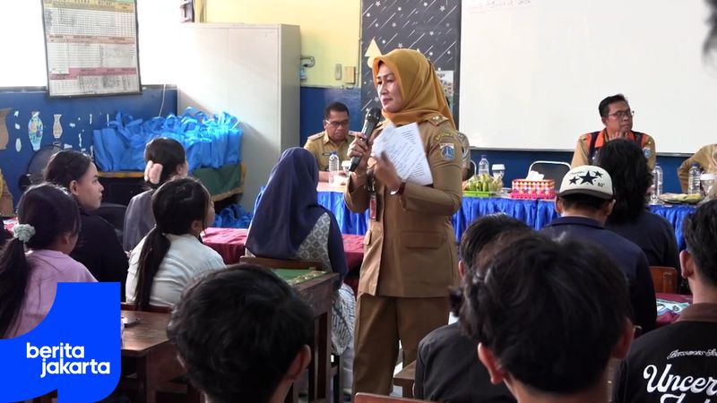 Wali Kota Jakbar, Iin Motivasi Pelajar Sekolah Kembali Lanjutkan Belajar