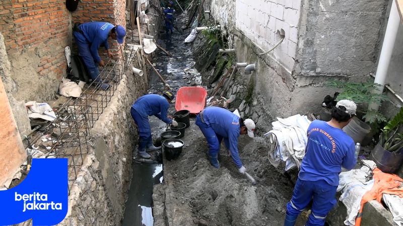 Sudin SDA Jakpus Perbaiki Turap Saluran Phb Pasar Nangka